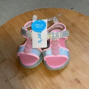 New with tags Carter’s baby girl, light up sandals, size 4